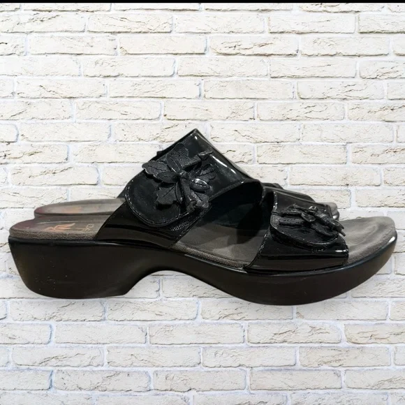 Dansko ‘Donna’ Black Patent Sandal With Flower Size 40 US Sz 9 9.5 10 - Picture 8 of 10